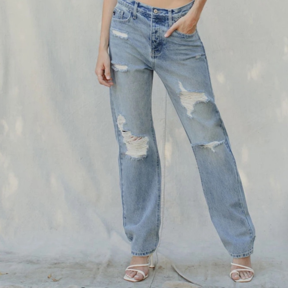 NWT Letitia Ultra High Rise 90's Boyfriend Jeans - Size 28